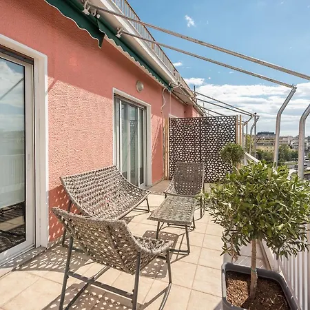 Traveler's Dream 4 Brdm Renovated Penthouse Apartment *