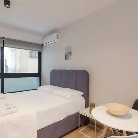 Leochares Lifestyle - Self Check-in Athens