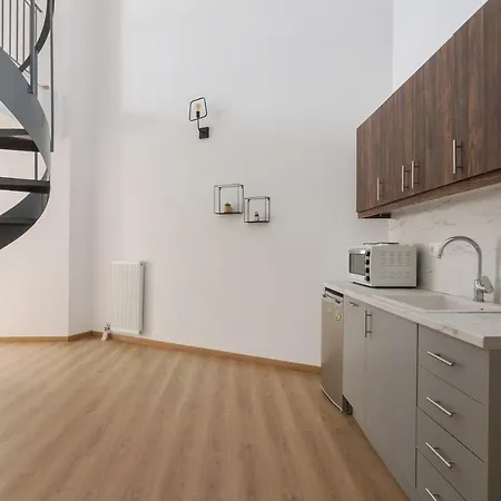 Leochares Lifestyle - Self Check-in Apartment