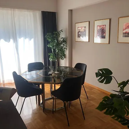 Pied-a-terre Apartment *