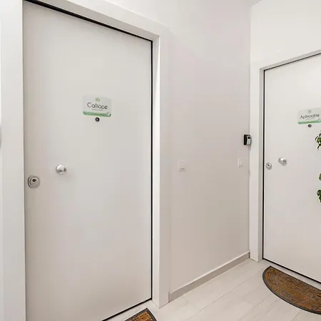 Calliope Apartment *