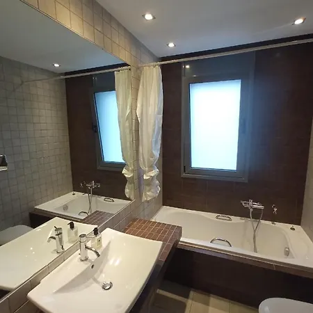 Villa Ultra-modern Living, Luxe 4br With Private Outdoor Pool Athens