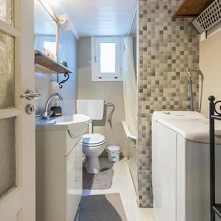Lovely 1 Bedroom In Apartment Athens