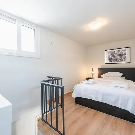 Apartment Traveler's Dream 4 Brdm Renovated Penthouse *