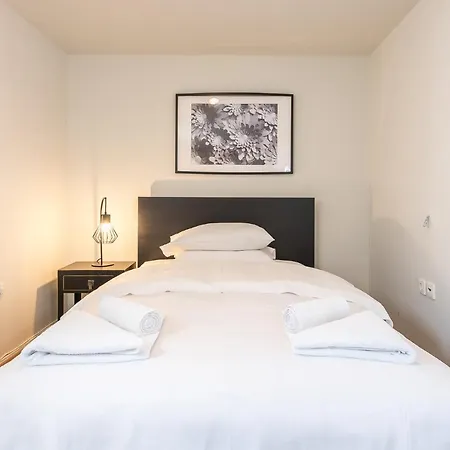 Traveler's Dream 4 Brdm Renovated Penthouse Apartment