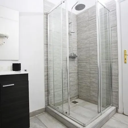 Gk Apartment *