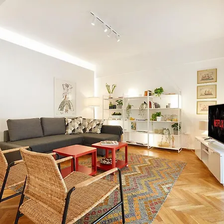Chloe Boutique Nikis Apartment Athens