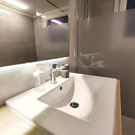 Veno Goudi Apartment