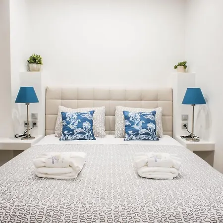 Apartment A21 Pristine A Breath Away From Parthenoon! *