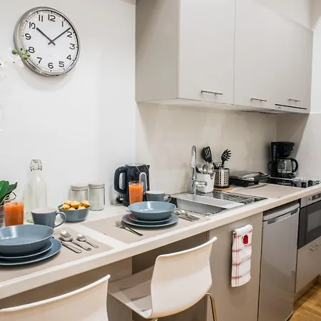 Apartment A21 Pristine A Breath Away From Parthenoon! *