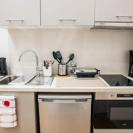 Apartment A21 Pristine A Breath Away From Parthenoon! Athens