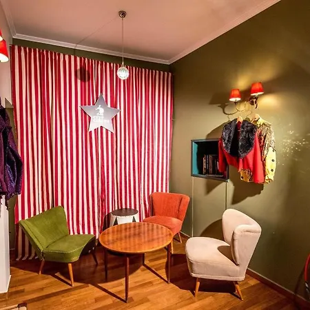 Circus Hostal *