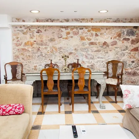 Apartment Chic Charming Apt. *