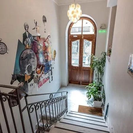 Circus Hostal *