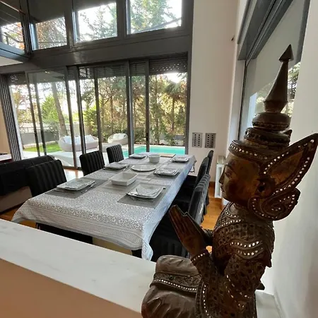 Ultra-modern Living, Luxe 4br With Private Outdoor Pool Villa *