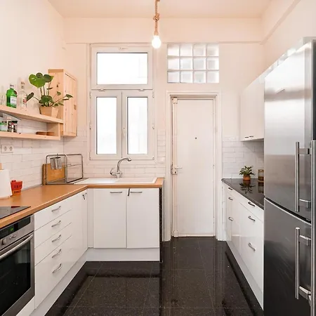 Spacious & Artistic Retro 2bd With Sauna * Athen