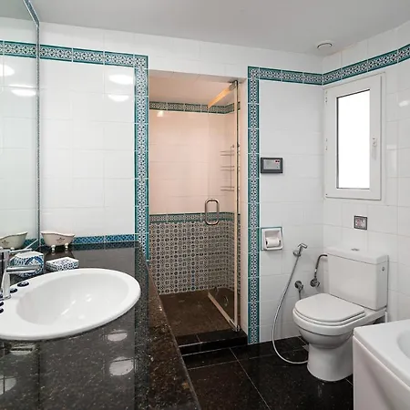 Ferienhaus Spacious & Artistic Retro 2bd With Sauna *