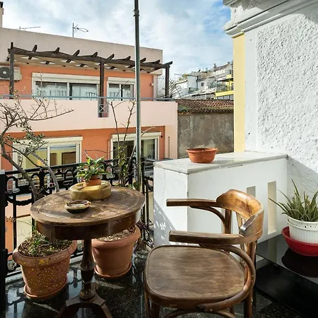 Ferienhaus Spacious & Artistic Retro 2bd With Sauna