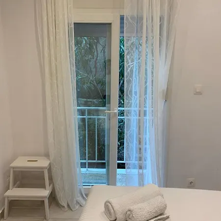 George House Apartment *