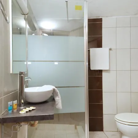 Stathmos Larissis C, A Cozy 2br Apartment, Close To Metro Station. 6 * Athens
