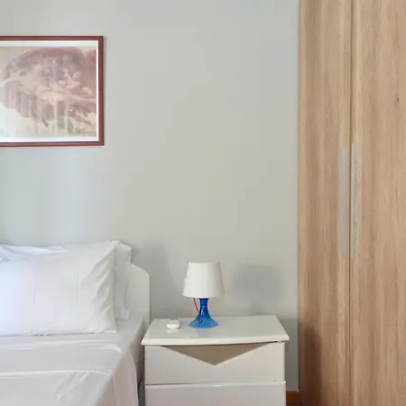 Stathmos Larissis C, A Cozy 2br Apartment, Close To Metro Station. 6 * Athens