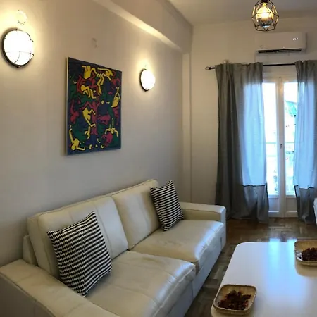 Cosy In Metaxourgeio Apartment