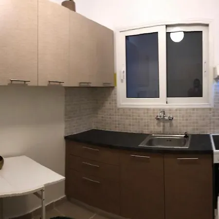 Cosy In Metaxourgeio Apartment