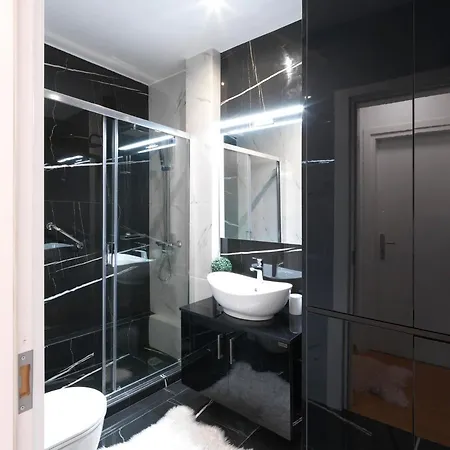 Elegant In Glyfada Apartment *