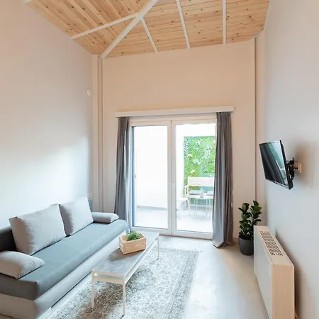 מלון דירות Ether Loft 3*