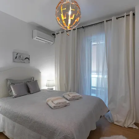 Elegant In Glyfada Apartment
