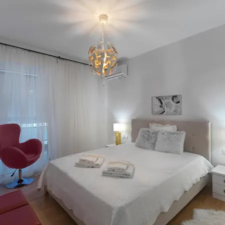 Elegant In Glyfada Apartment *