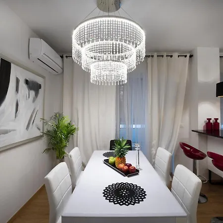 Elegant In Glyfada Apartment *