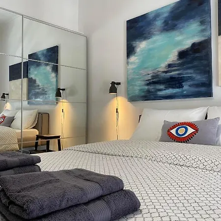 Ultimate Downtown Escape Apartment *