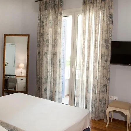 Apartment Lovely 1st Fl. Apt, With Balcony In Pagrati *