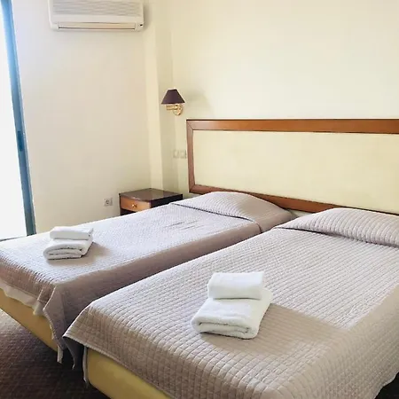 Four Seasons Hotell 3*