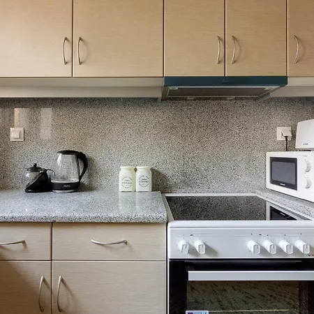 Apartment Bright And Spacious 2-bedrooms In