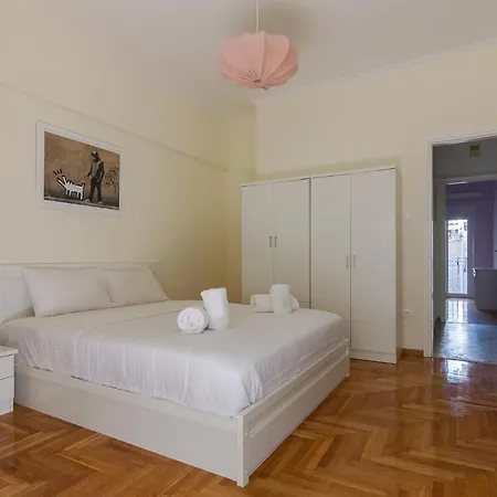 Bright And Spacious 2-bedrooms In Athens