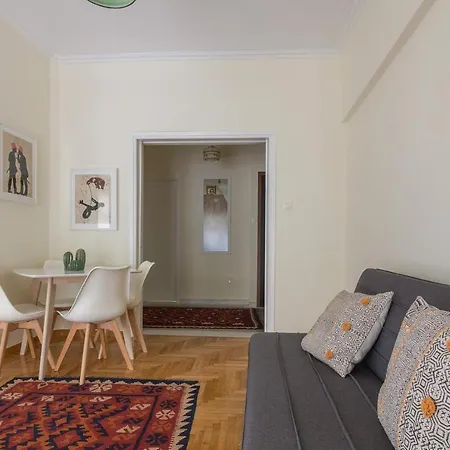 Bright And Spacious 2-bedrooms In Athens