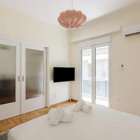 Apartment Bright And Spacious 2-bedrooms In