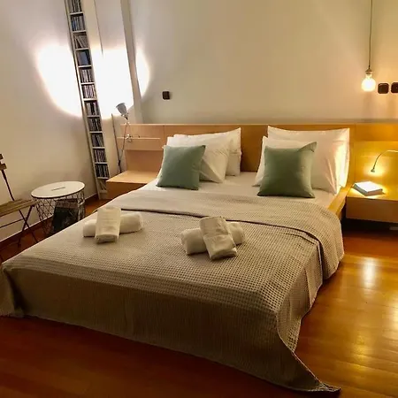 Cozy Loft With Jazz Notes In Kolonaki *