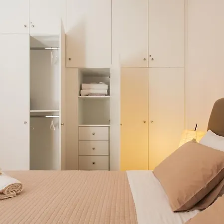 Apartment At Plaka 1 Bed For 2 Pers *