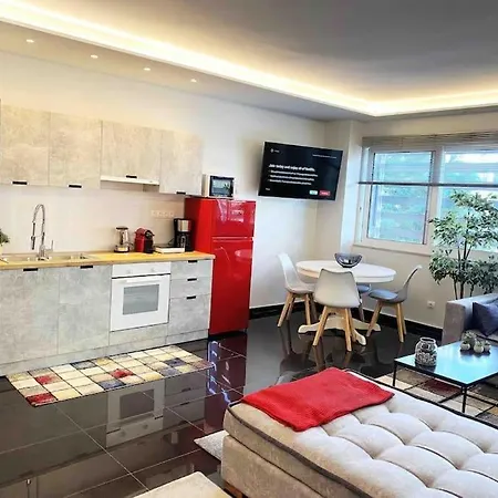 New Amazinglarge Luxury 4br Suite/1min Toacropolis Apartment *