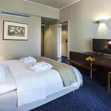 Hotel Dekelia 3*