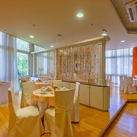 Park Hotel 2*