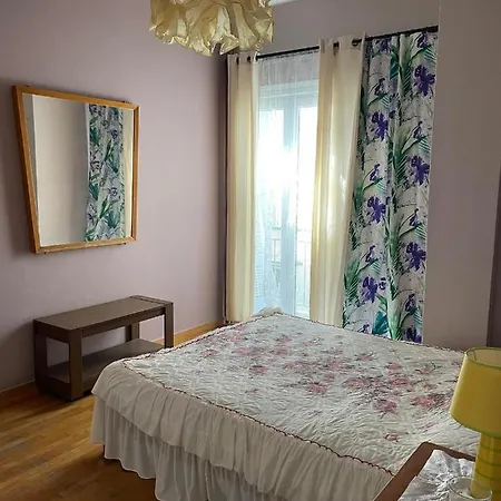 Sweet - 2 Bedroom Apartment