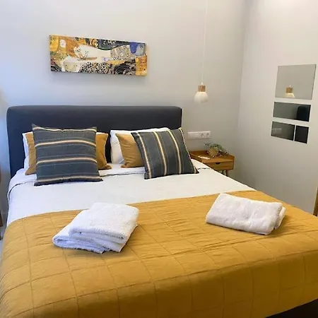 New Amazinglarge Luxury 4br Suite/1min Toacropolis Athens
