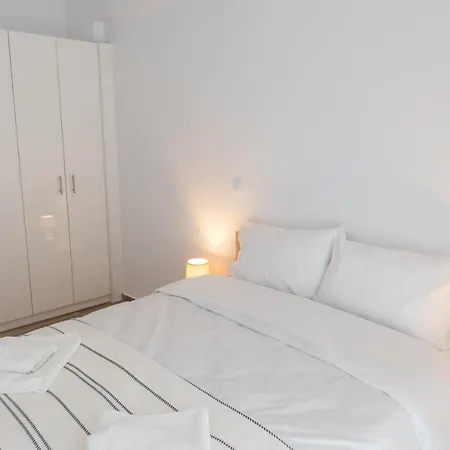 Stylish Spacious In Palaio Faliro