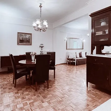Apartment Vintage 2-bedroom Apt In The Heart Of The *