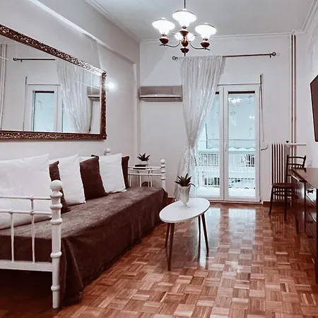 Vintage 2-bedroom Apt In The Heart Of The Apartment