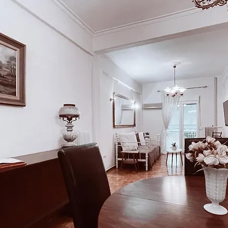 Vintage 2-bedroom Apt In The Heart Of The Apartment Athens